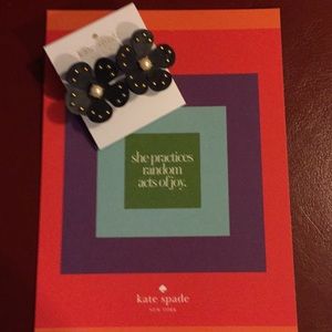 ♠️(RARE)KATE SPADE NY LEATHER FLOWER STUD EARRINGS (NWT)